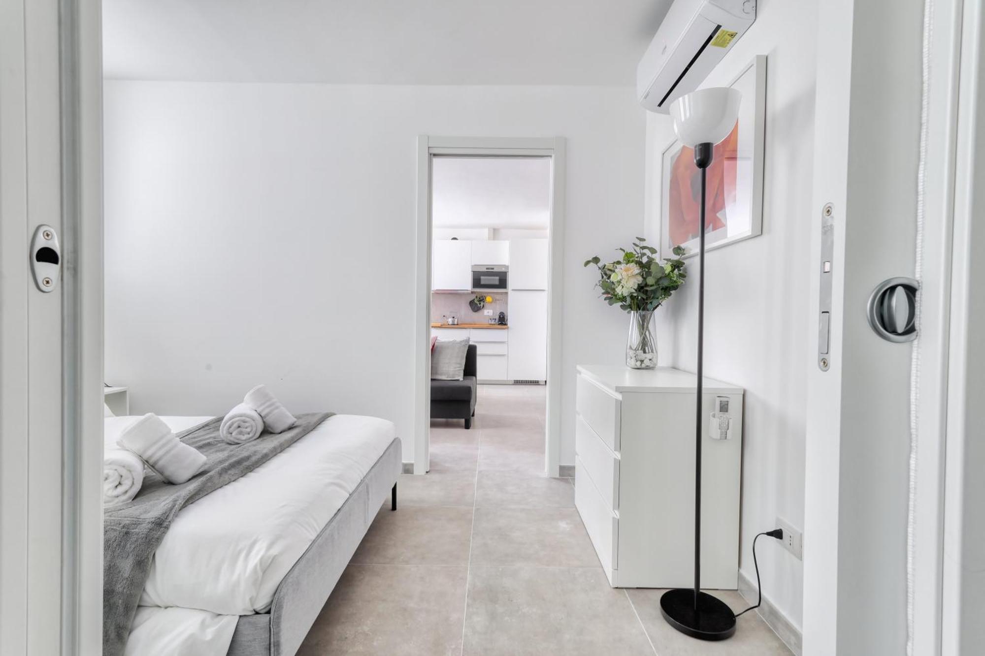 Apartment Red Cannas, Cozy In Life District Mailand