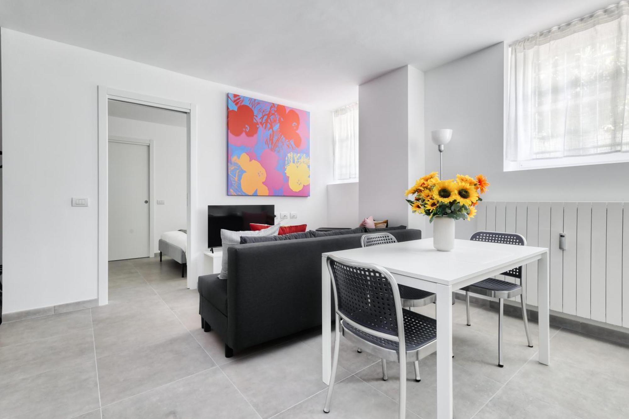 Apartment Red Cannas, Cozy In Life District Mailand